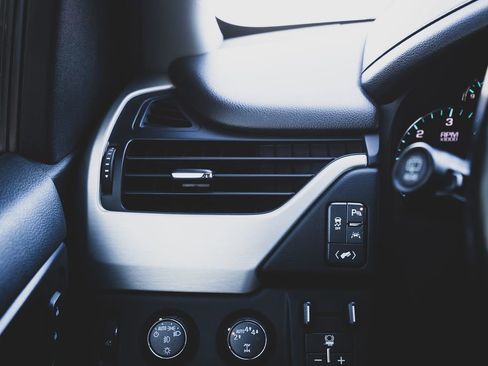 Used 2018 GMC Yukon XL SLT w/ Open Road Package image 13