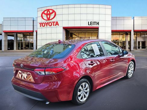Used 2025 Toyota Corolla LE w/ Convenience Package image 5