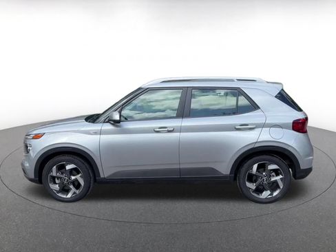 Used 2026 Hyundai Venue SEL FWD image 8