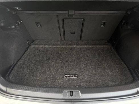 Used 2017 Volkswagen GTI SE FWD image 31