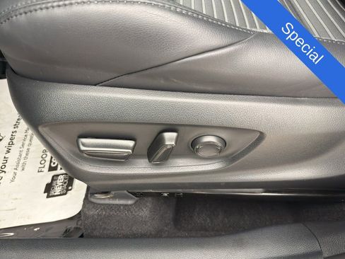 Used 2024 Toyota Corolla Cross XSE w/ Convenience Package image 16