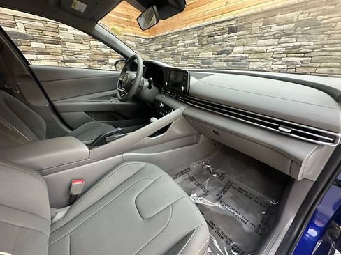 Used 2023 Hyundai Elantra SEL w/ Cargo Package image 13
