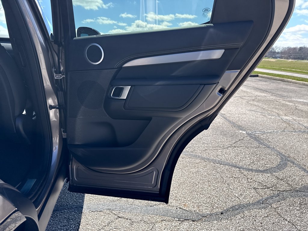 New 2026 Land Rover Discovery Dynamic SE AWD/4WD image 16
