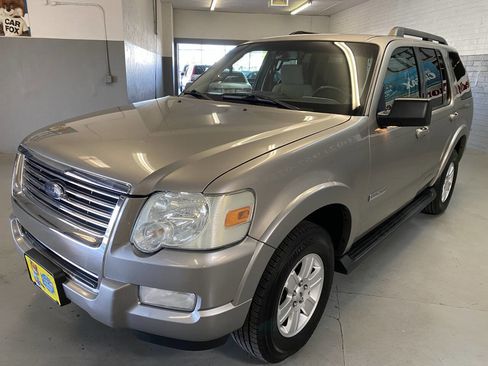 Used 2008 Ford Explorer XLT image 3