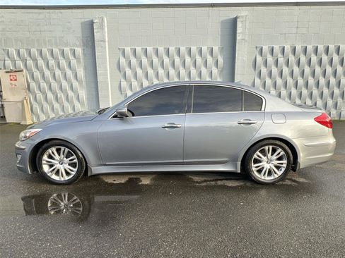 Used 2014 Hyundai Genesis 3.8 image 4