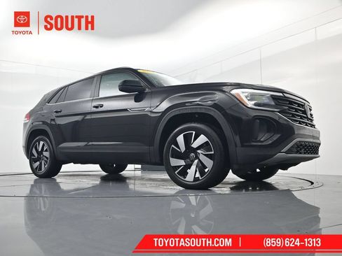 Used 2024 Volkswagen Atlas Cross Sport SE FWD image 47