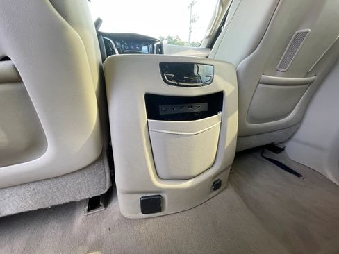 Used 2017 Cadillac Escalade Premium Luxury AWD/4WD image 21
