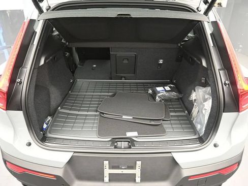 New 2026 Volvo XC40 B5 Ultra w/ Protection Package Premier AWD/4WD image 24