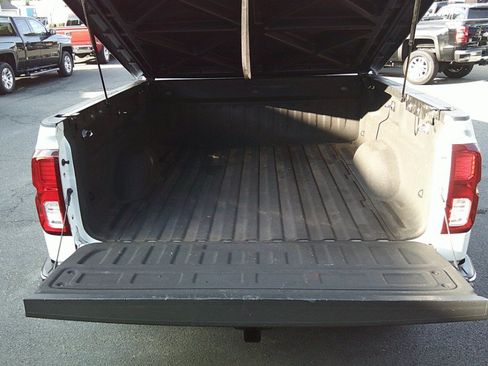 Used 2017 Chevrolet Silverado 1500 LTZ AWD/4WD image 6