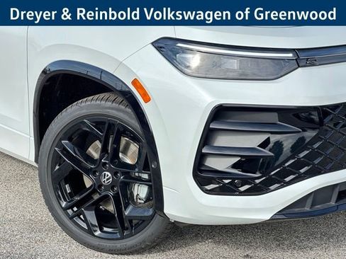 New 2026 Volkswagen Tiguan SE R-Line AWD/4WD image 10