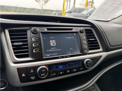 Used 2017 Toyota Highlander SE FWD image 54