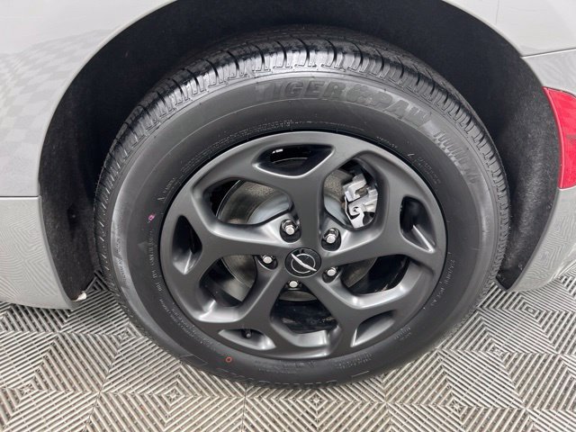 Used 2023 Chrysler Pacifica Touring-L w/ S Appearance Package FWD image 10