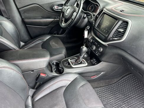 Used 2015 Jeep Cherokee Trailhawk AWD/4WD image 17