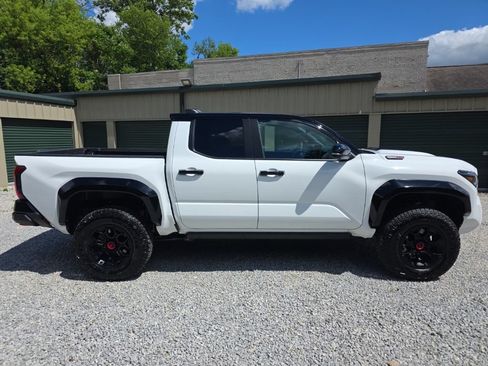 Certified 2026 Toyota Tacoma TRD Pro AWD/4WD image 7