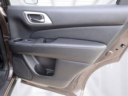 Used 2015 Nissan Pathfinder Platinum w/ Family Entertainment Package AWD/4WD image 19