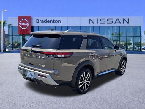 Certified 2025 Nissan Pathfinder Platinum AWD/4WD image 5