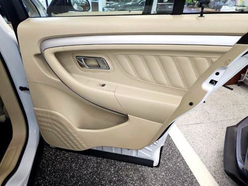 Used 2017 Ford Taurus SEL image 28