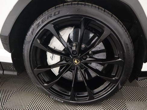 Used 2022 Lamborghini Urus image 34