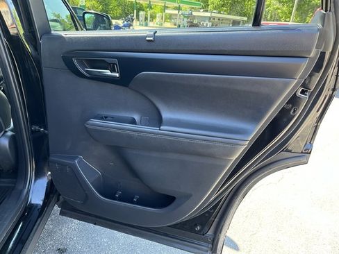 Used 2020 Toyota Highlander XLE AWD/4WD image 36