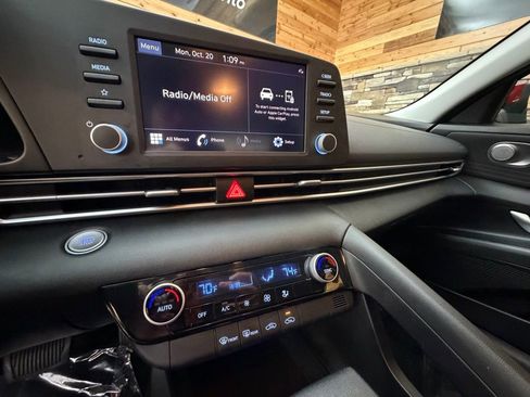 Used 2023 Hyundai Elantra SEL image 18