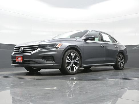 Used 2021 Volkswagen Passat 2.0T SE FWD image 25