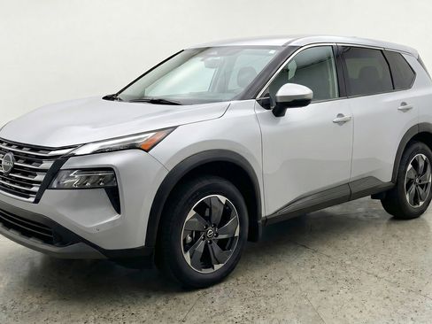 Used 2025 Nissan Rogue SV FWD image 3