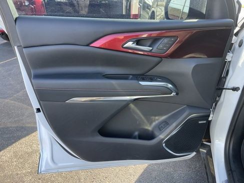 Used 2024 Chevrolet Traverse RS image 13