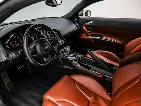 Used 2010 Audi R8 V10 image 2