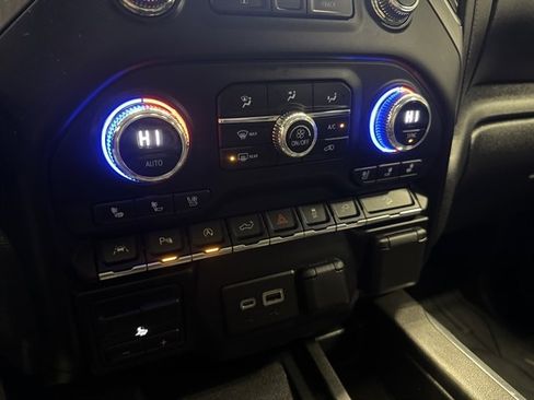 Used 2020 GMC Sierra 1500 Denali w/ Denali Premium Package image 25