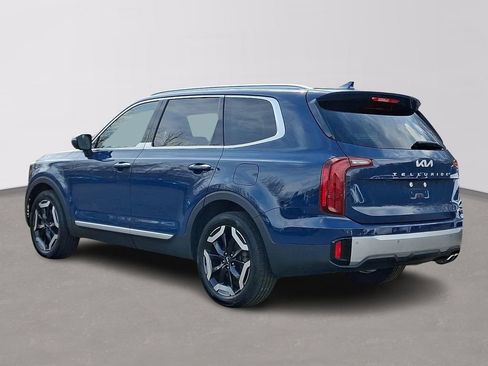 Used 2023 Kia Telluride S w/ S Sunroof Package image 4