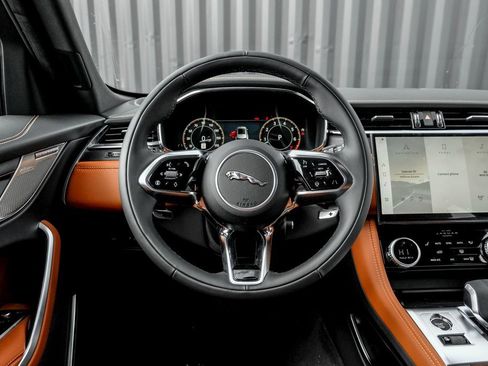 New 2026 Jaguar F-PACE R-Dynamic S image 17