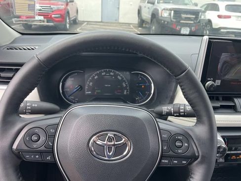 Used 2025 Toyota RAV4 XLE w/ Convenience Package AWD/4WD image 35