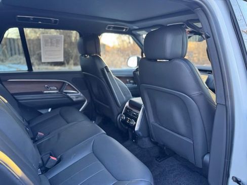 Certified 2025 Land Rover Range Rover SE AWD/4WD image 16