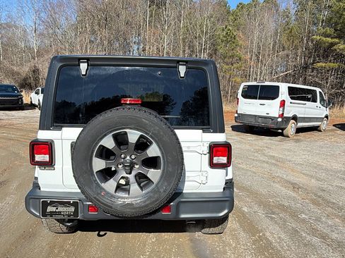 Used 2020 Jeep Wrangler Unlimited Sahara image 9