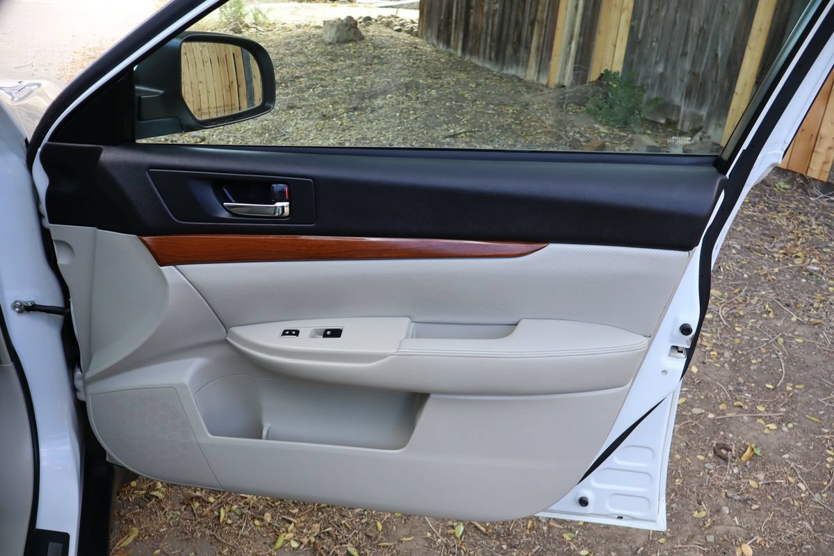 Used 2014 Subaru Outback 2.5i Limited w/ Moonroof Package AWD/4WD image 26