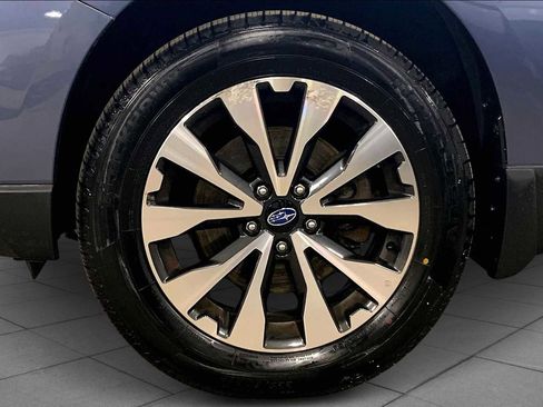 Used 2017 Subaru Outback 2.5i Limited image 12