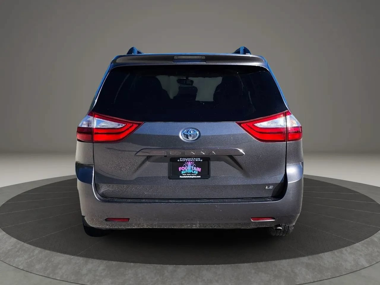 Used 2017 Toyota Sienna LE FWD image 4