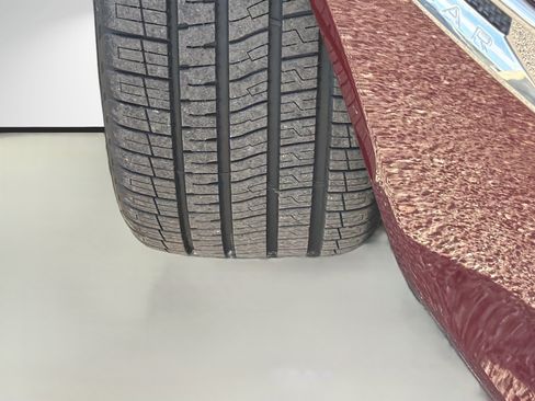 Used 2017 Jaguar XE image 41