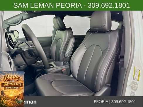 New 2026 Chrysler Pacifica Select image 21