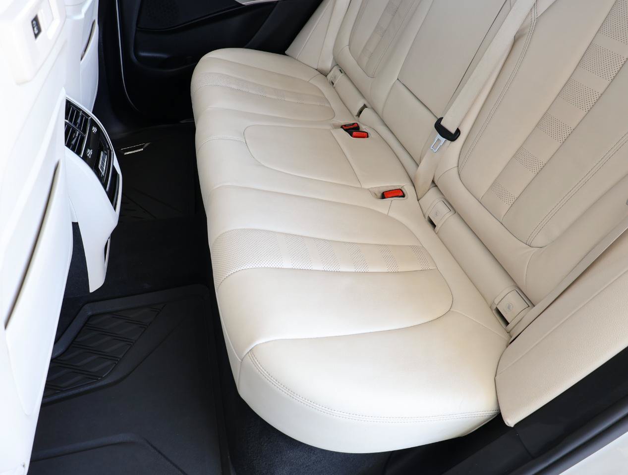 Used 2022 BMW X5 xDrive40i w/ M Sport Package AWD/4WD image 23