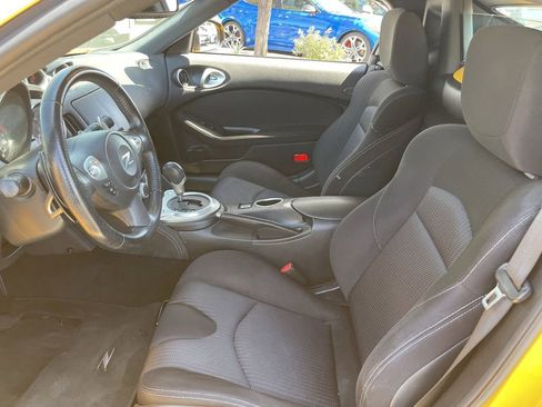 Used 2018 Nissan 370Z Roadster RWD image 15