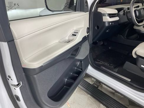 Used 2025 Lincoln Navigator L Reserve AWD/4WD image 16
