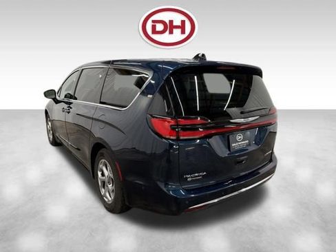 Used 2024 Chrysler Pacifica Limited FWD image 12