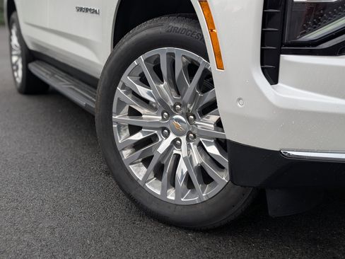 New 2025 Chevrolet Suburban Premier image 9