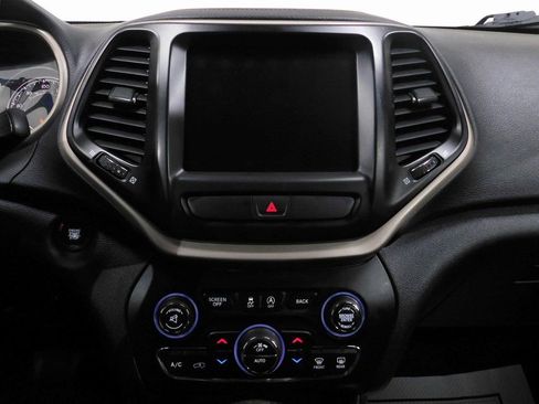 Used 2017 Jeep Cherokee Latitude w/ Comfort & Convenience Group image 45