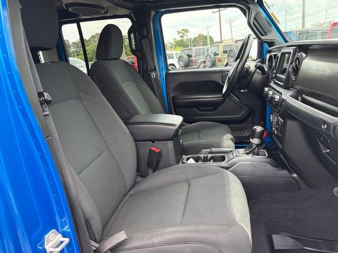 Used 2021 Jeep Gladiator Sport AWD/4WD image 23