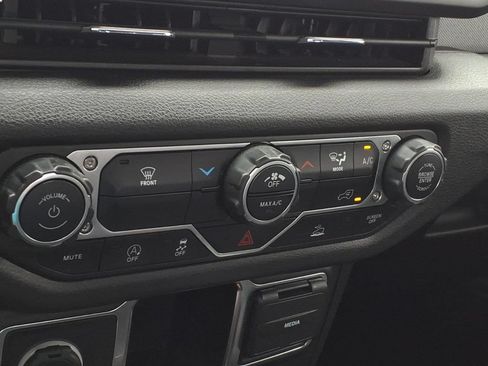 Used 2024 Jeep Gladiator Sport AWD/4WD image 15