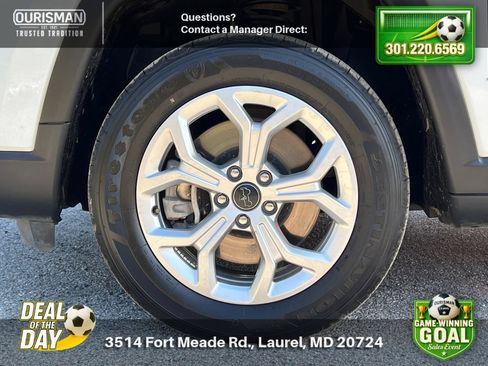 Used 2025 Jeep Compass Latitude w/ Sun & Sound Group AWD/4WD image 5