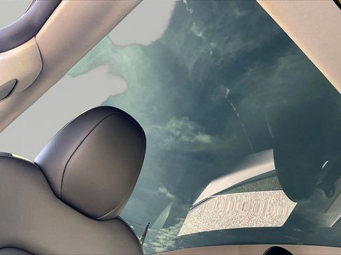 Used 2024 Tesla Model Y Performance image 17