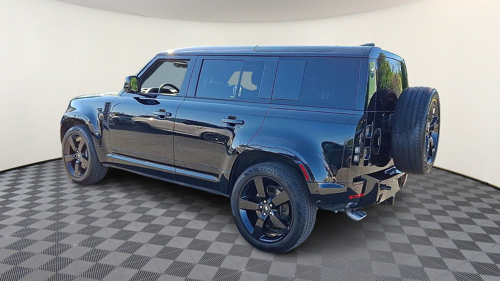Certified 2025 Land Rover Defender 110 V8 AWD/4WD image 6
